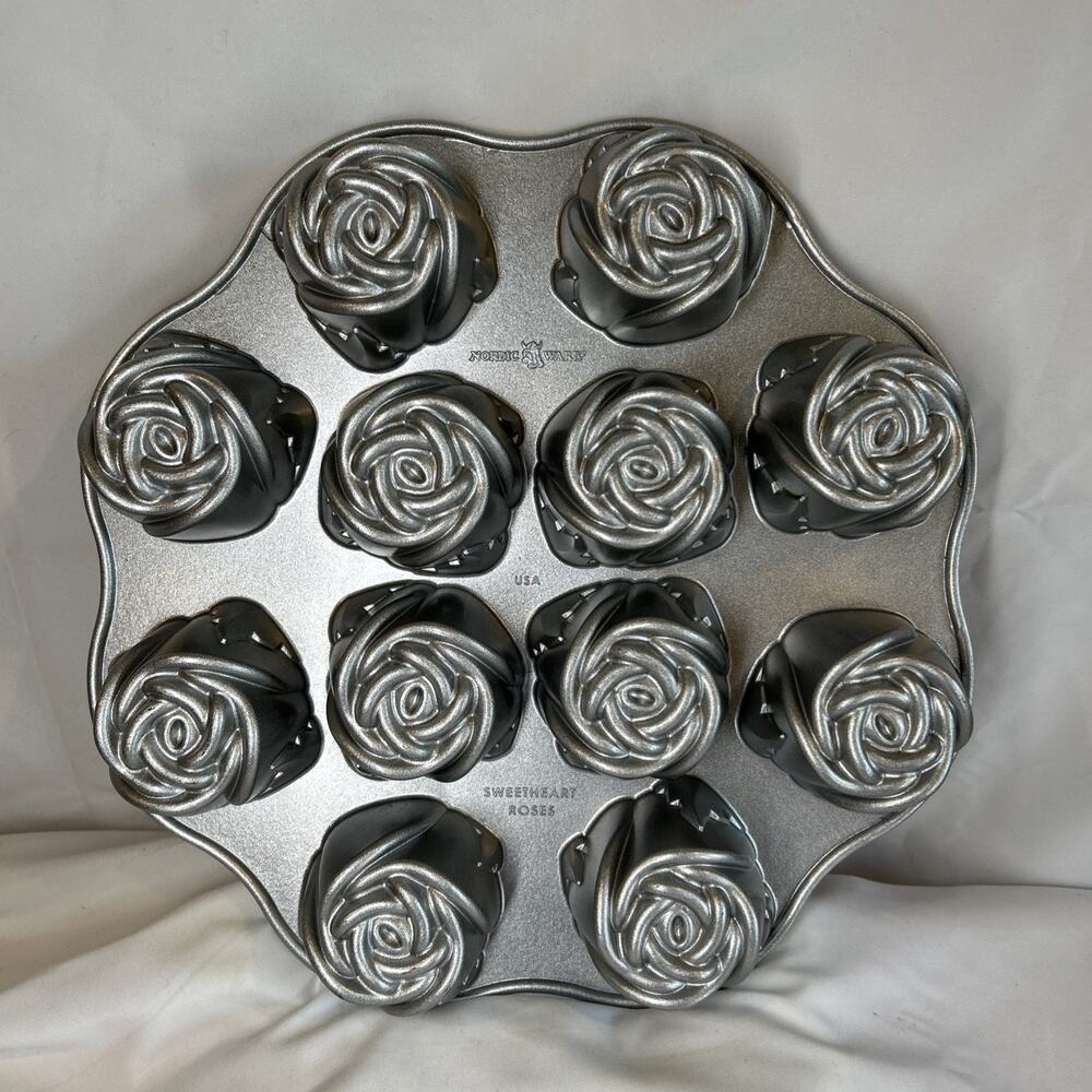 Nordic Ware Sweetheart Roses Mini Bundt Pan USA